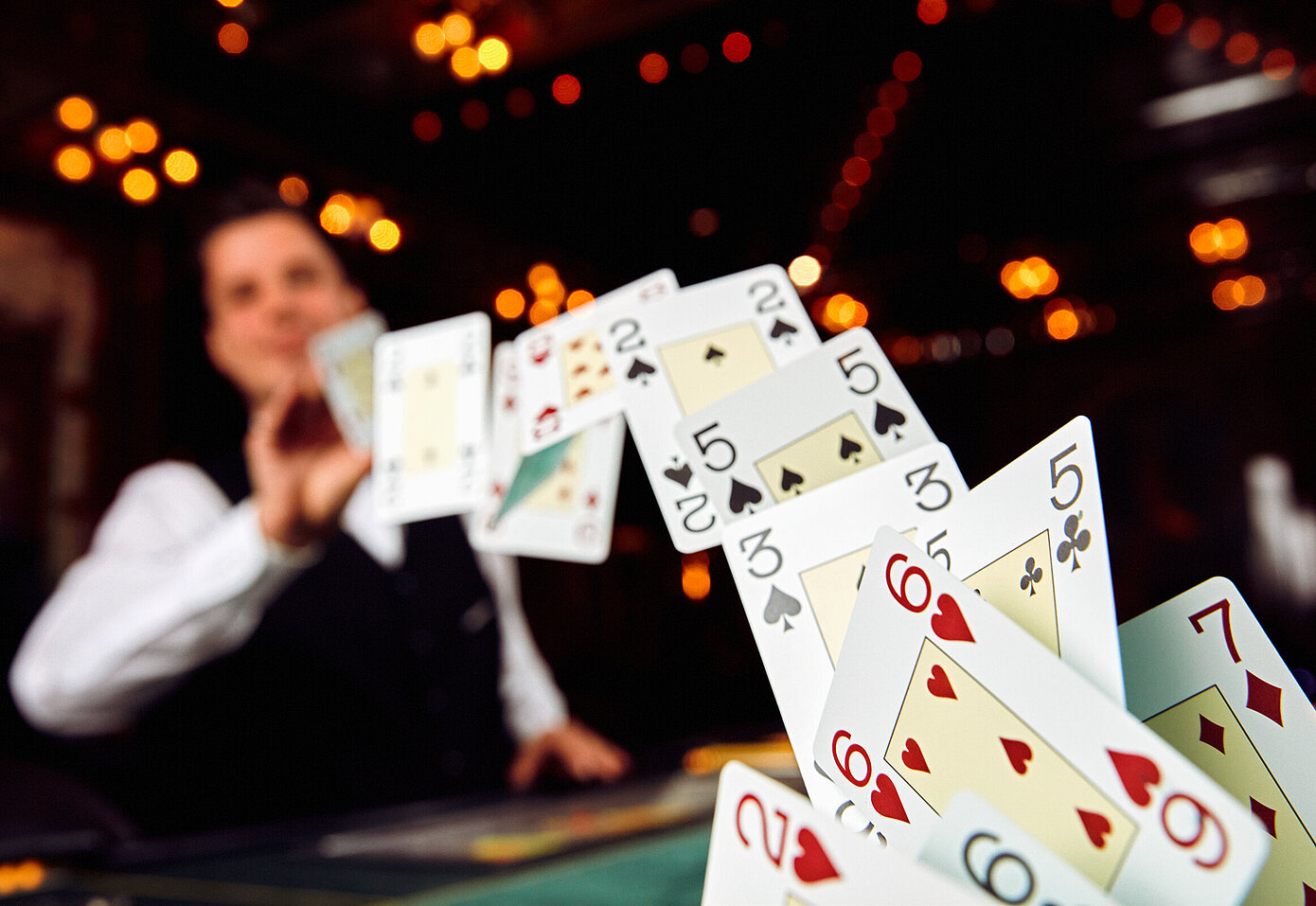ชิงเงินรางวัล 100,000 บาท! เรียนรู้วิธีเล่นโป๊กเกอร์มือโปรที่ Fun88 casino